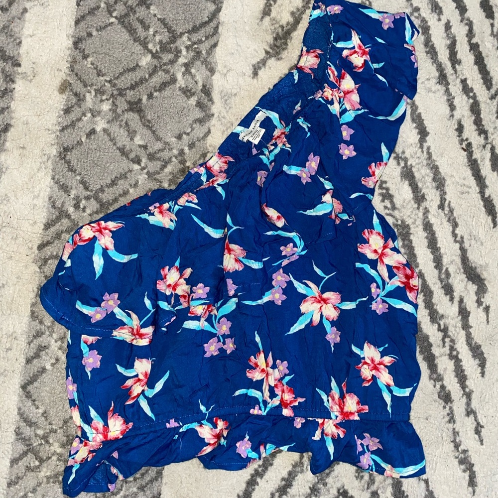 Gorgeous floral one shoulder top from American Eagle size S NWOT